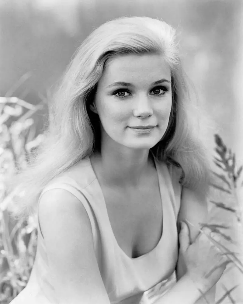 How tall is Yvette Mimieux?